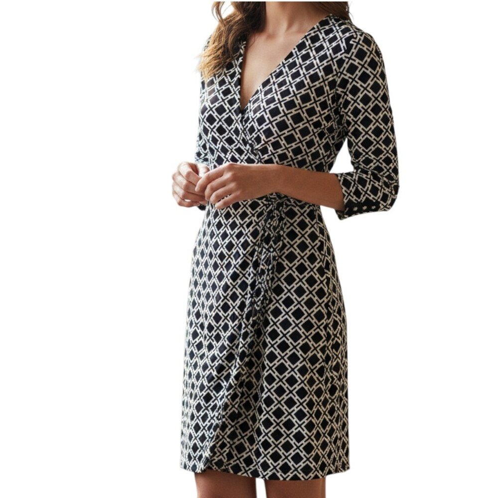 WHITE HOUSE BLACK MARKET Black & White Diamond Pattern V Neck Dress -Size 4